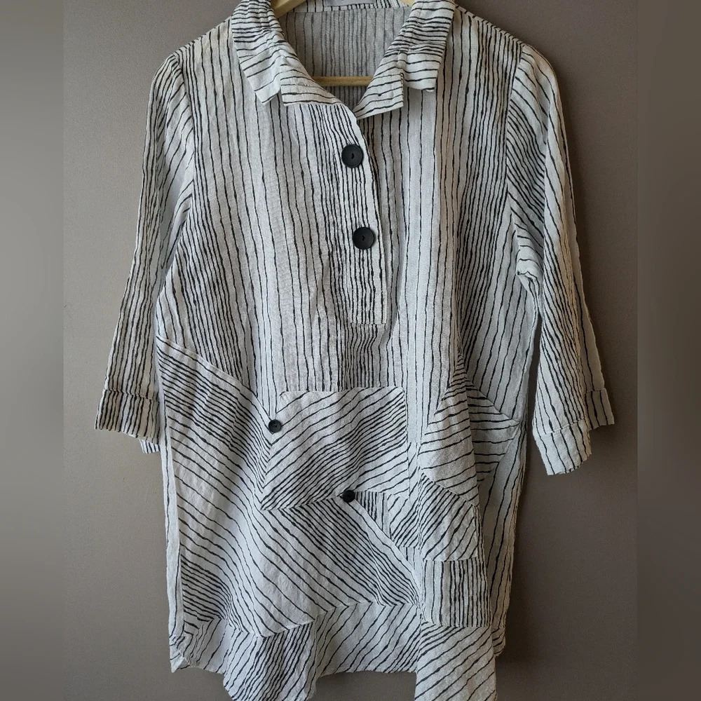 Terra by SJ Apparel tunic sz S white with black stripes